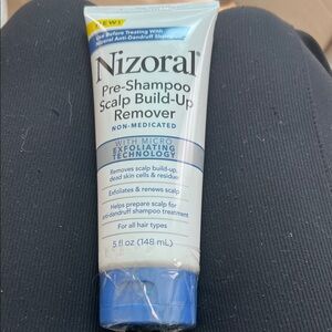 Pre-shampoo scout buildup remover